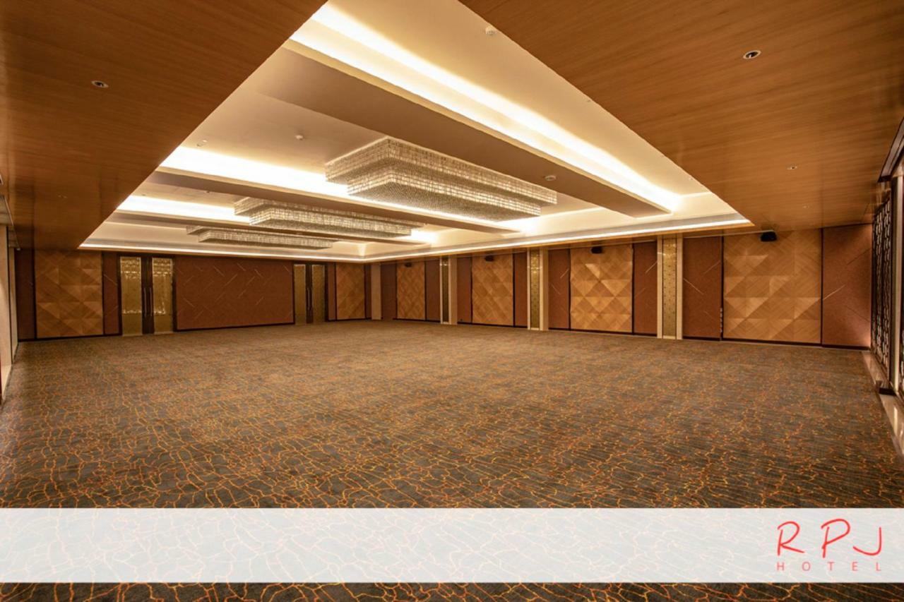 Rpj Hotel Райкот Екстериор снимка