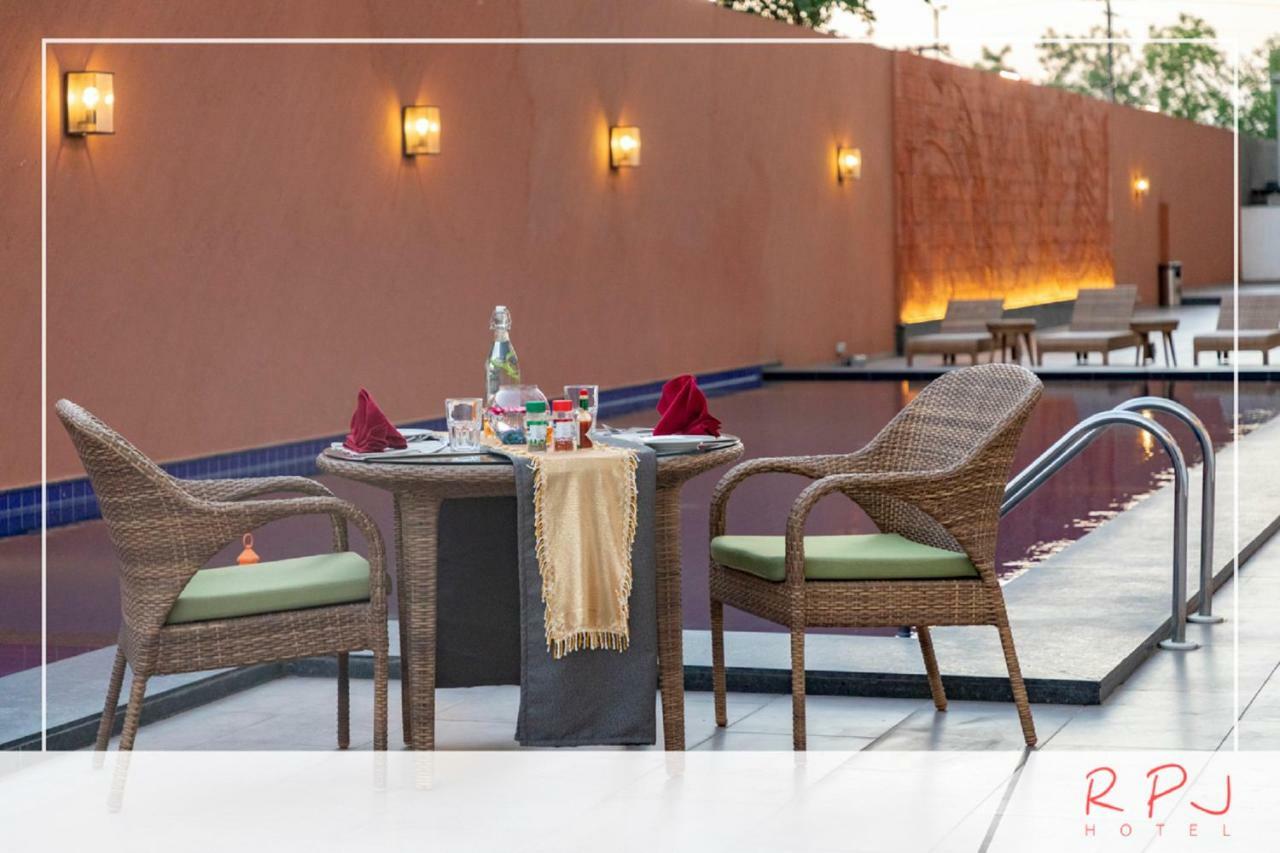 Rpj Hotel Райкот Екстериор снимка